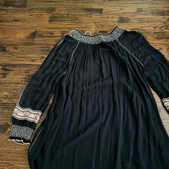 Free People black with tribal print tunic size XS - Picture 9 of 9